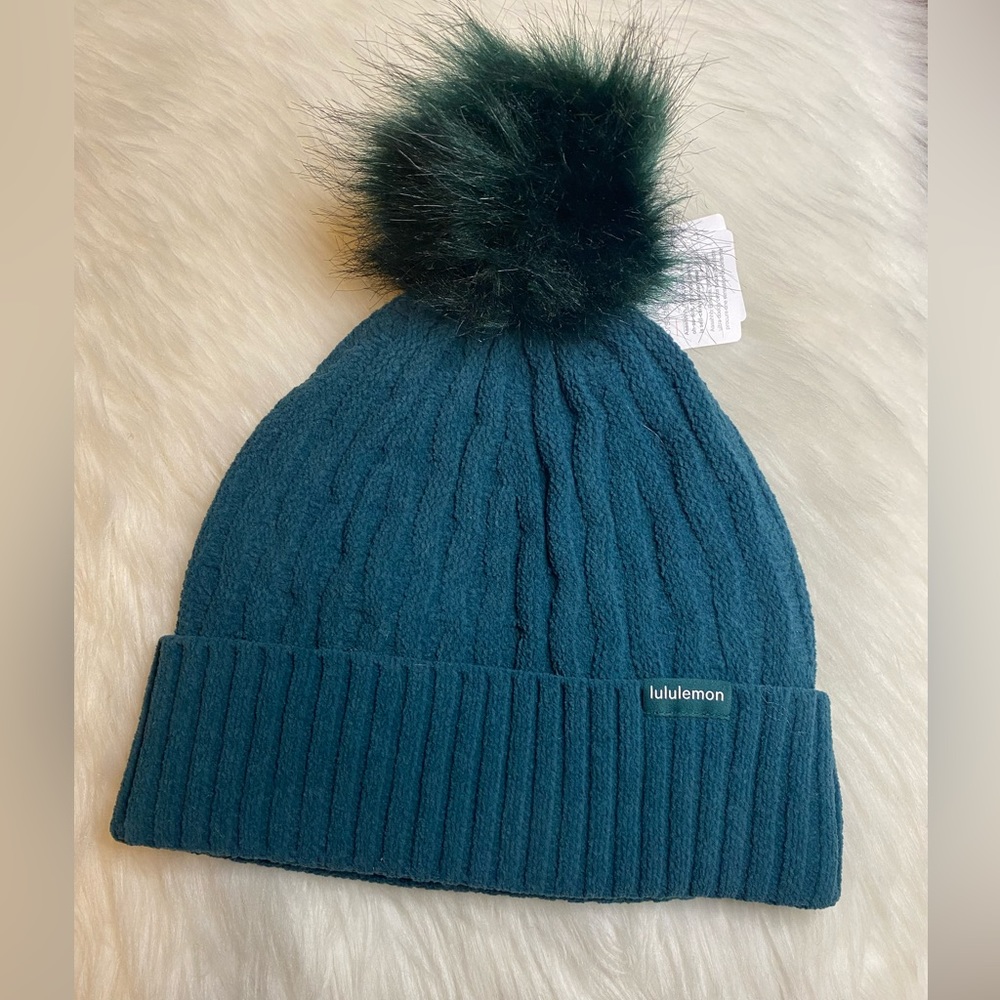Lululemon Women's Cable Knit Pom Beanie One Size SMTL Green New